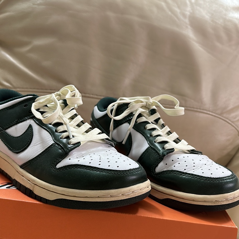 Women Nike Dunk Low ‘Vintage Green’